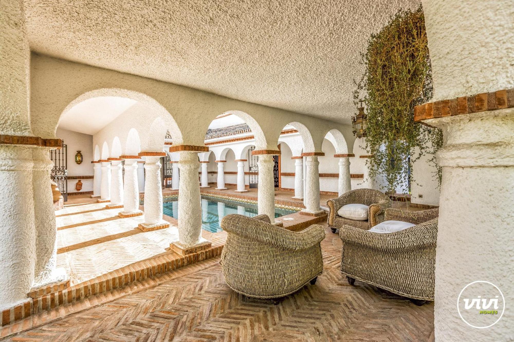 Vivi Homes - Costabella Pool, Sauna, Garden & Villa Marbella